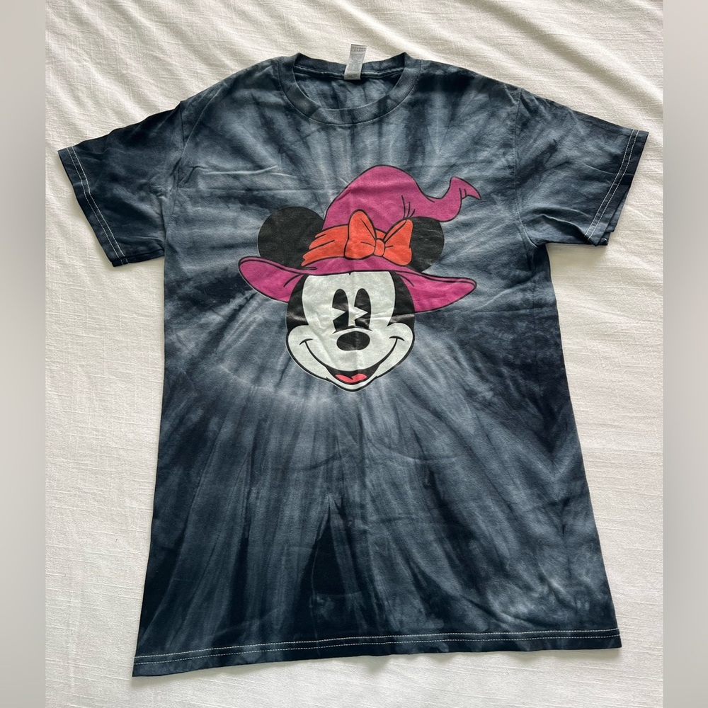 NEVER WORN DISNEY HALLOWEEN MINNIE TSHIRT SIZE SMALL